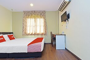 OYO 44026 98 Hotel