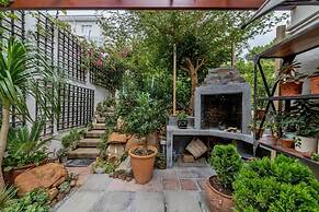 Vintage Apartment With a Peaceful Garden