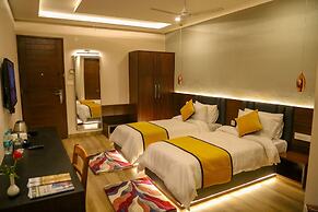 Four Leaf Hotel Sapphire Blue