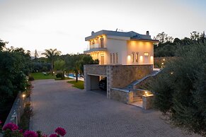 Melitini in Souda With 7 Bedrooms and 6 Bathrooms