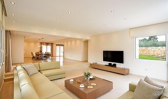 Melitini in Souda With 7 Bedrooms and 6 Bathrooms