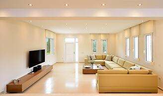 Melitini in Souda With 7 Bedrooms and 6 Bathrooms