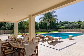 Melitini in Souda With 7 Bedrooms and 6 Bathrooms