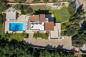 Melitini in Souda With 7 Bedrooms and 6 Bathrooms
