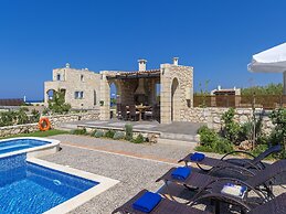 Azure Villa in Platanias