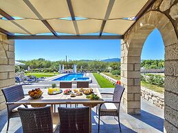 Azure Villa in Platanias