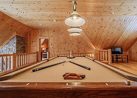 Executive Plus 52 - Beautiful Spacious log Home With Private hot tub P