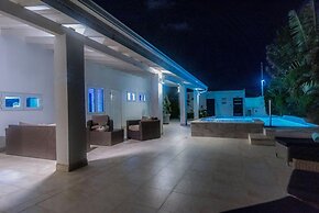 Palm Beach 34 Suitable for 8 Persons 4 Bedrooms 4 Bathrooms