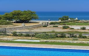 Emerald Villa 70m From the Beach