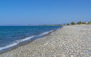 Emerald Villa 70m From the Beach