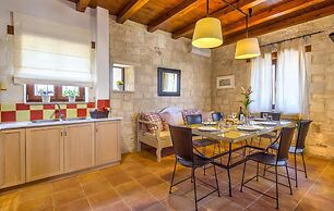 Emerald Villa 70m From the Beach