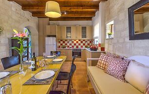 Emerald Villa 70m From the Beach