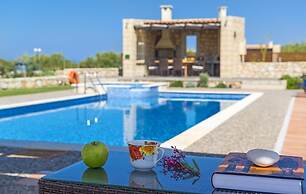 Emerald Villa 70m From the Beach