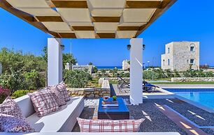 Emerald Villa 70m From the Beach