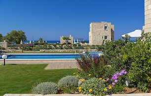 Emerald Villa 70m From the Beach