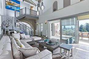 Villa Rouga in Xirosterni