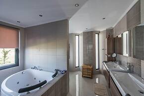 Jamila Villa in Kalathas