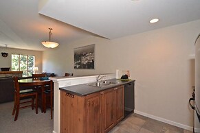 Whistler Village - Pool - Hot tub - Walk to Lifts