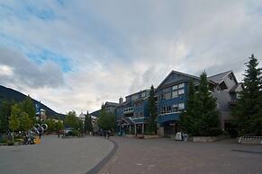 Whistler Village - Pool - Hot tub - Walk to Lifts