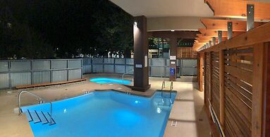 Whistler Village - Pool - Hot tub - Walk to Lifts