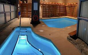 Whistler Village - Pool - Hot tub - Walk to Lifts