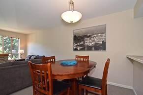 Whistler Village - Pool - Hot tub - Walk to Lifts