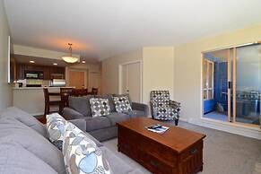 Whistler Village - Pool - Hot tub - Walk to Lifts