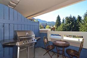 Whistler Village - Pool - Hot tub - Walk to Lifts