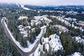 Ski in Ski out - Steam Shower - Roof top Hot tub