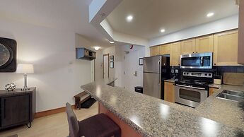 Ski in Ski out - Steam Shower - Roof top Hot tub