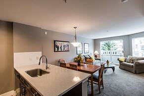 Whistler Village -walk to Lifts-views of Village