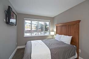 Whistler Village -walk to Lifts-views of Village