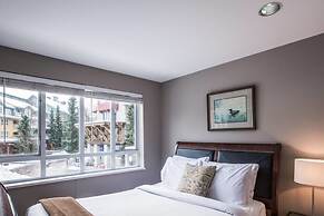 Whistler Village -walk to Lifts-views of Village