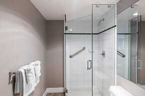 Whistler Village -walk to Lifts-views of Village