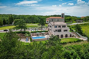 Luxury Pool Villa Gradin