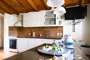 Seafront Luxury Villa w 5-en Suite BR BBQ