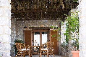 Seafront Luxury Villa w 5-en Suite BR BBQ