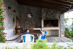 Seafront Luxury Villa w 5-en Suite BR BBQ