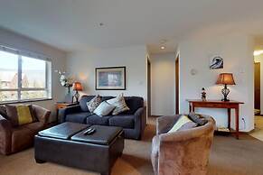 Bl307 Whistler Village - Views of Village- Walk to Lifts