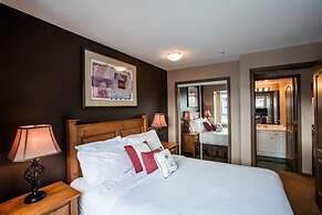 Bl307 Whistler Village - Views of Village- Walk to Lifts