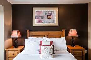 Bl307 Whistler Village - Views of Village- Walk to Lifts