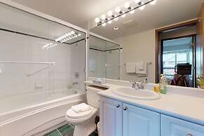 Bl307 Whistler Village - Views of Village- Walk to Lifts