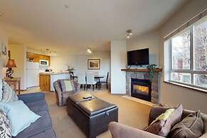 Bl307 Whistler Village - Views of Village- Walk to Lifts