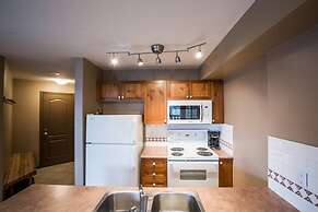 Bl307 Whistler Village - Views of Village- Walk to Lifts