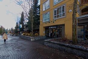 Bl307 Whistler Village - Views of Village- Walk to Lifts