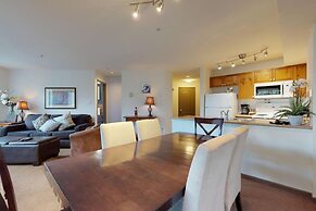 Bl307 Whistler Village - Views of Village- Walk to Lifts