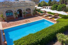 Villa Munqar 3 Bedroom Villa With Private Pool