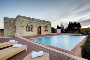 Villa Munqar 3 Bedroom Villa With Private Pool