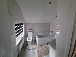 Housesleeps2- 2br-gardenview-parking-nearbeach