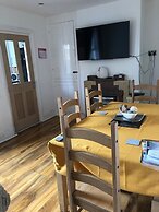 Housesleeps2- 2br-gardenview-parking-nearbeach